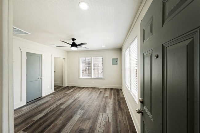 Building Photo - 211 N Milby St