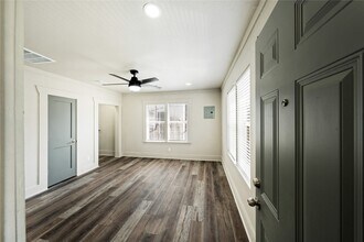 Building Photo - 211 N Milby St