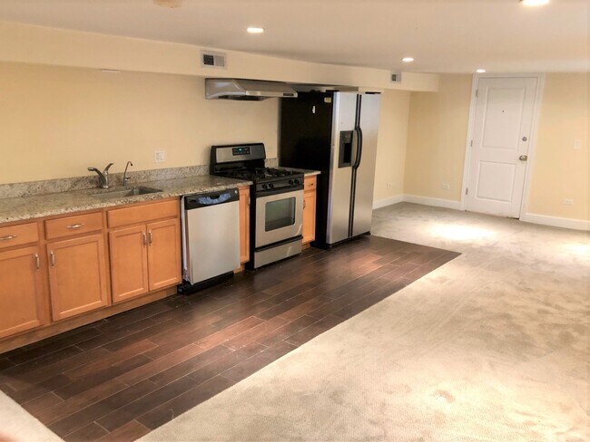 great room - 5052 N Wolcott Ave