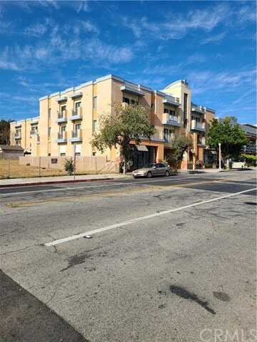 Foto del edificio - 859 N Fair Oaks Ave