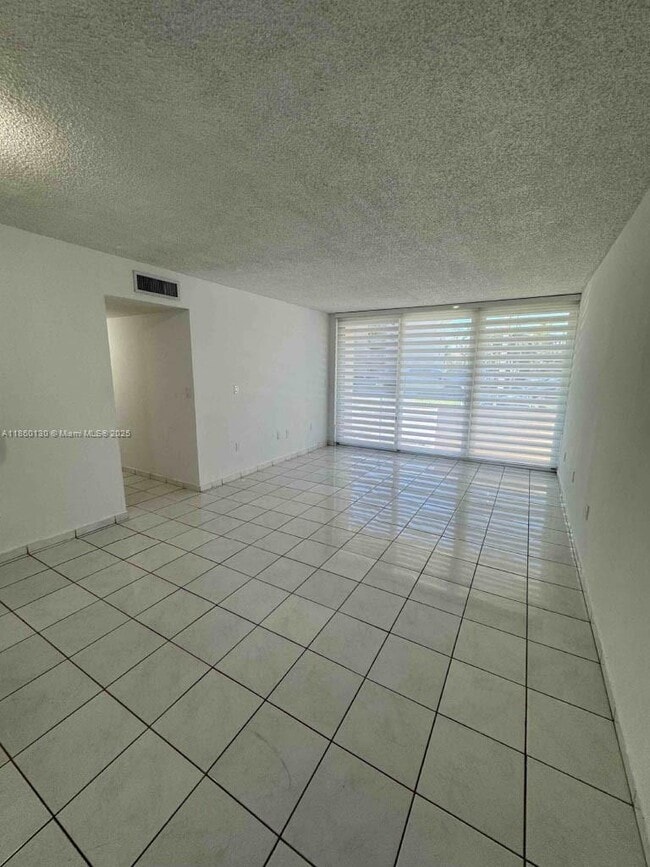 Foto del edificio - 8045 NW 7th St