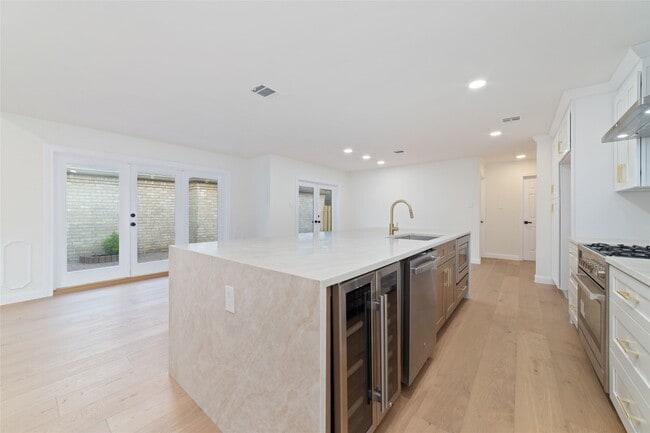 Building Photo - 15651 Whitewater Ln