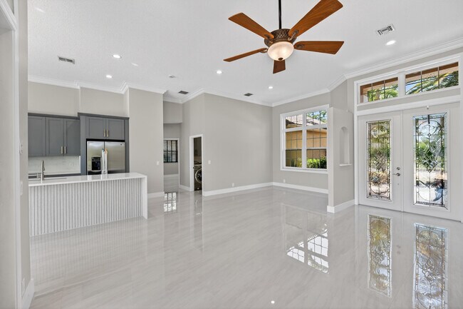 Foto del edificio - 3043 Lakewood Dr