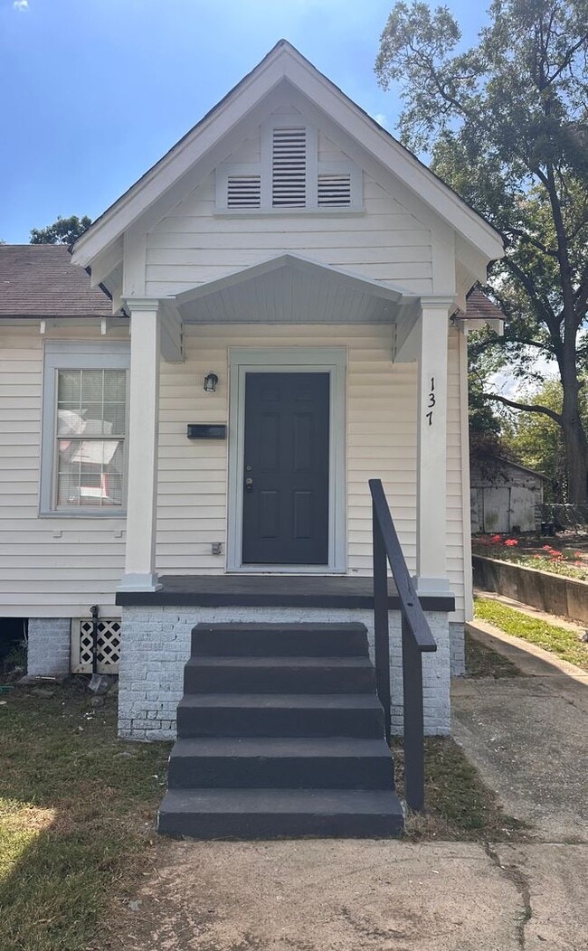 Building Photo - Spacious 2 Bedroom 1 Bath Apartment in Highland