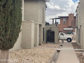 Building Photo - 10642 Cuatro Vistas Dr