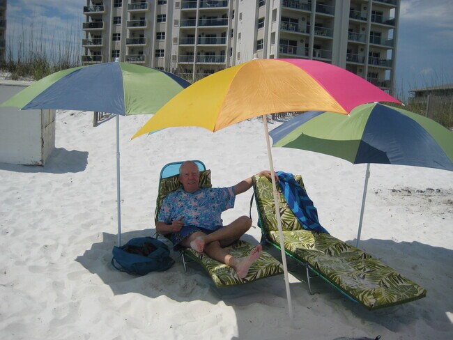 MARIDO DON - 1600 Via De Luna Dr