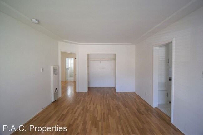 Building Photo - 1 br, 1 bath Apartment - 4751 Kraft Avenue...