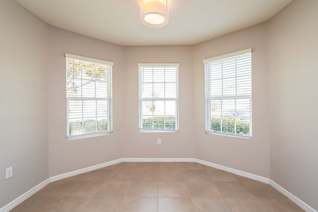 Building Photo - 28226 Arrowhead Cir