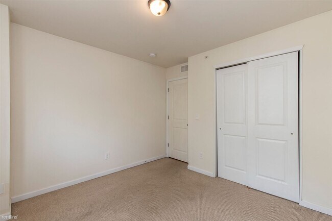 Building Photo - 4 br, 2 bath Duplex - 1822 WILLINGTON ST U...