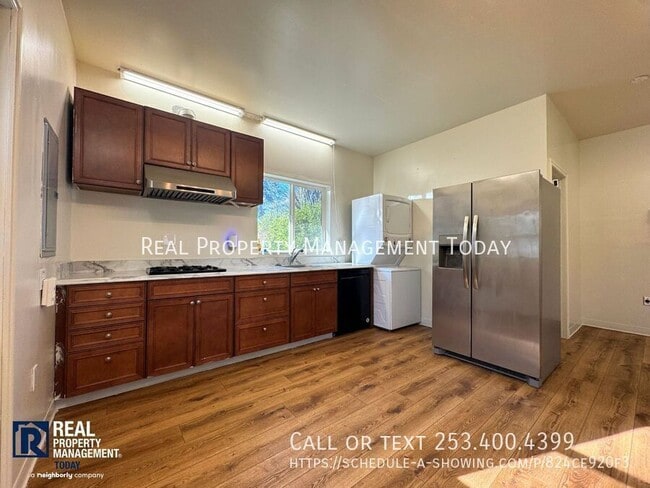 Building Photo - 9009 Randall Dr