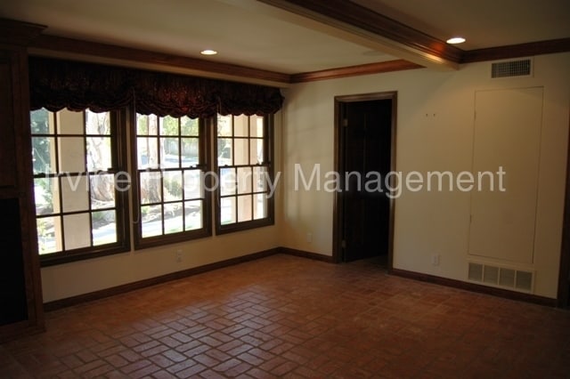 Building Photo - 13101 Cottonwood Dr