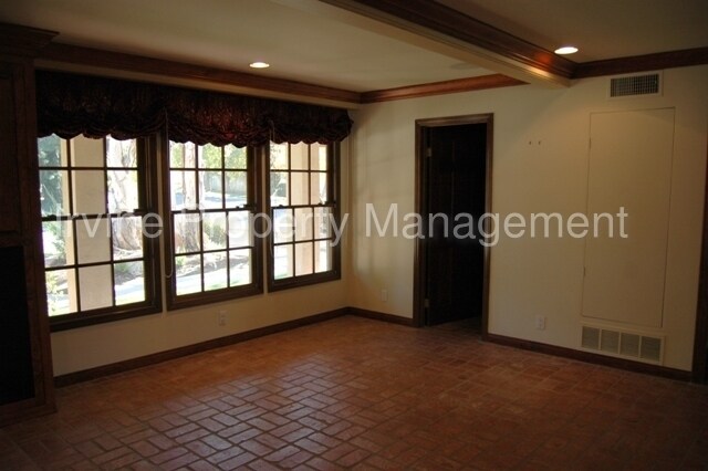 Foto del edificio - 13101 Cottonwood Dr