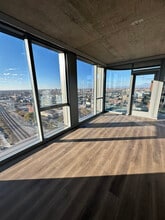 Building Photo - 315 N May St