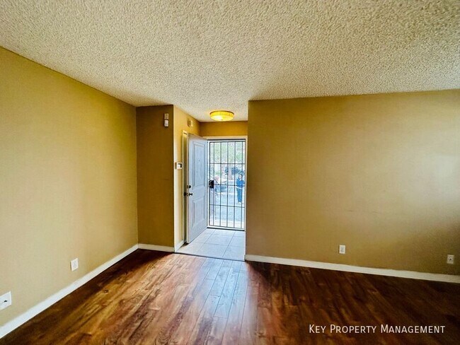 Building Photo - 3705 Snorkel Cir