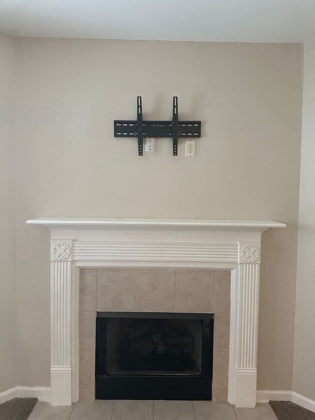 Foto del edificio - In the Heart of The Hill - 1/2 off 1st months rent with a lease signed by June 30th.