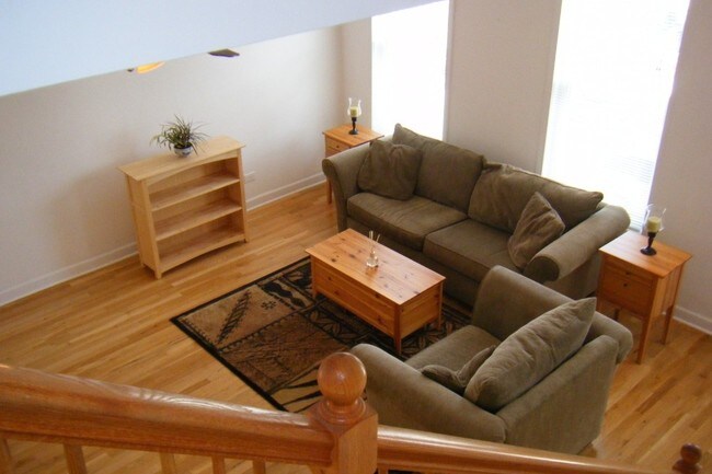 Living Area - 1426 N Greenview Ave