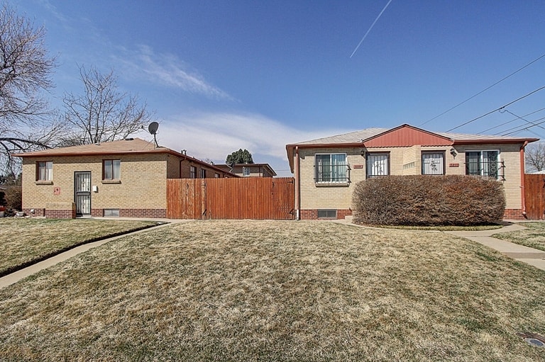 Building Photo - 3209-3211 Glencoe St