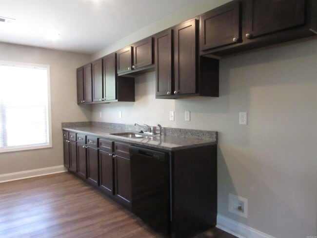 Building Photo - 1515 Stamps St