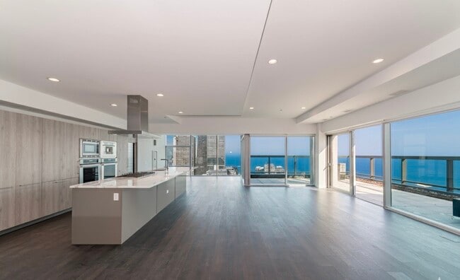 Building Photo - 220 E Illinois St