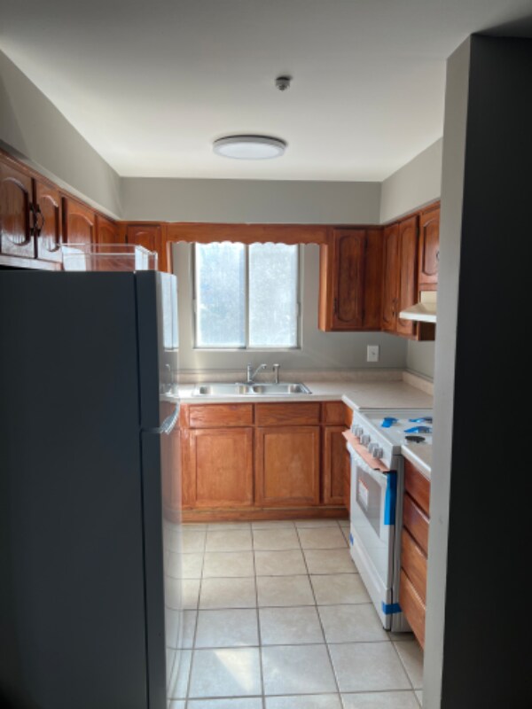 Building Photo - 713 65th St