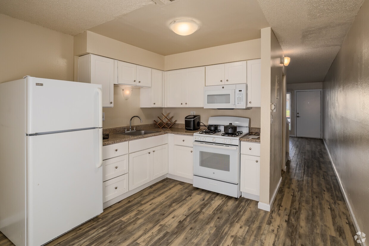 L’Appartement AMERICANA N/S Fooded P/O American River Gardens - 4942 Ferigo Ln Sacramento, CA 95841