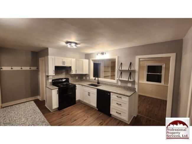 Building Photo - Walk to shops, dining and recreation areas!