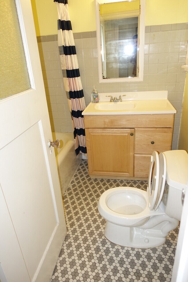 Foto del edificio - 2573 Virginia St