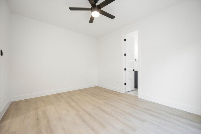 Building Photo - 2115 Dan St