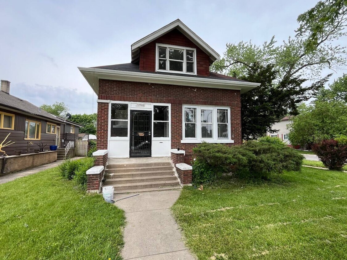Foto principal - 13900 S State St
