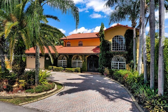 Building Photo - 7235 N Oakmont Dr