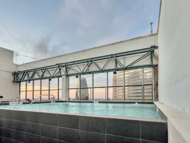 Building Photo - 1555 Elm St