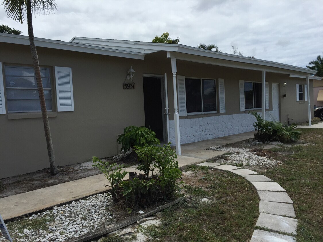 5931 S 38th Ct, Greenacres, FL 33463 House Rental in Greenacres, FL