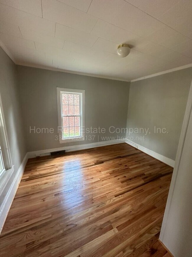 Foto del edificio - 436 Granville Dr SW