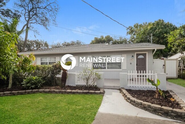 Foto del edificio - 3 Bedroom Pet-Friendly Home in Fern Park, FL with Main Street Renewal