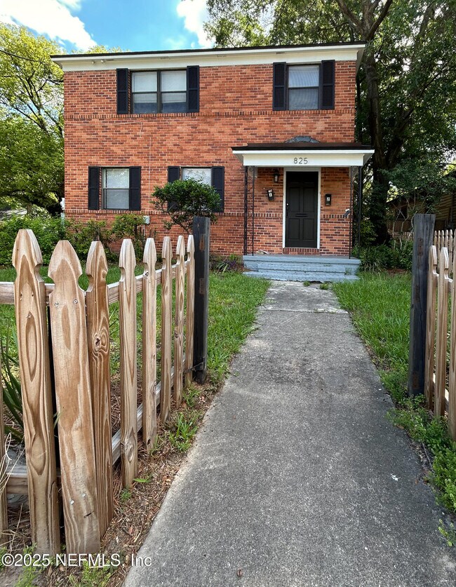 Building Photo - 825 McDuff Ave S