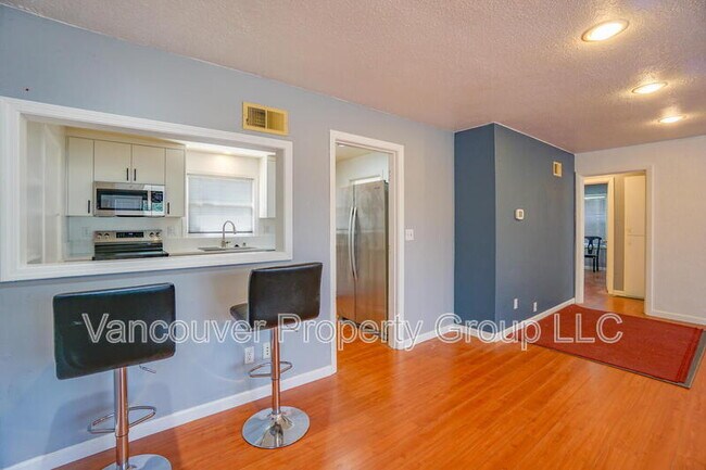 Building Photo - 104 SE 101st Ave