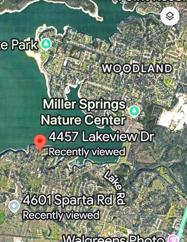 Building Photo - 4457 Lakeview Dr