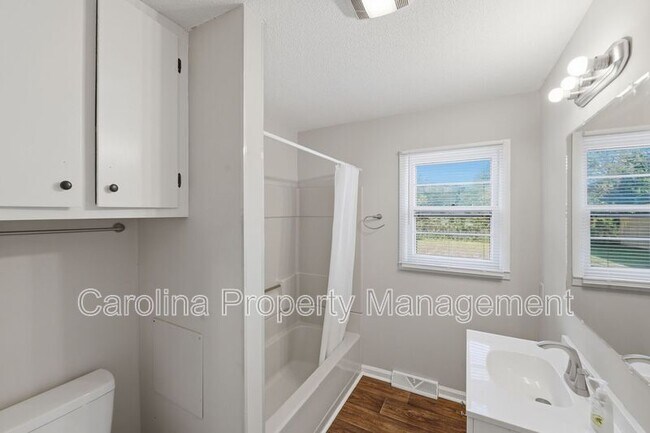 Foto del edificio - 1019 Carmel Dr