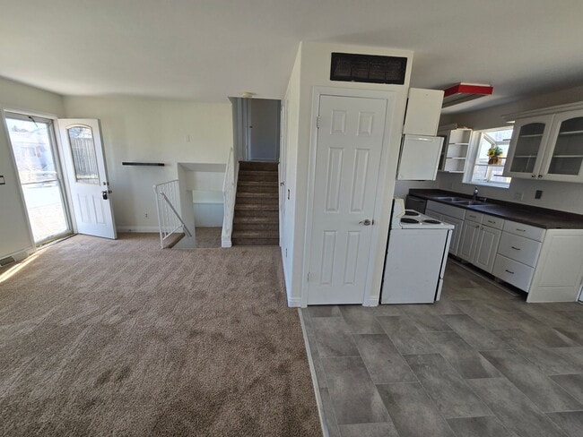 Building Photo - Split Level home in Westminster