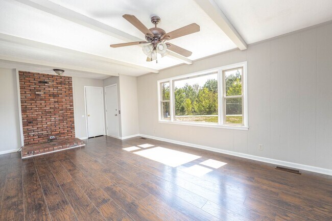 Foto del edificio - Move in Ready!!3 Bedroom 2 Bath Home in Lee County--Move in Special!!