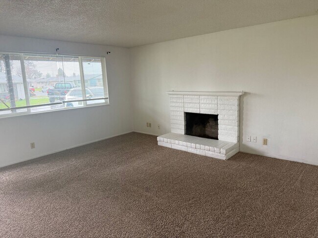 Building Photo - 5040 E St