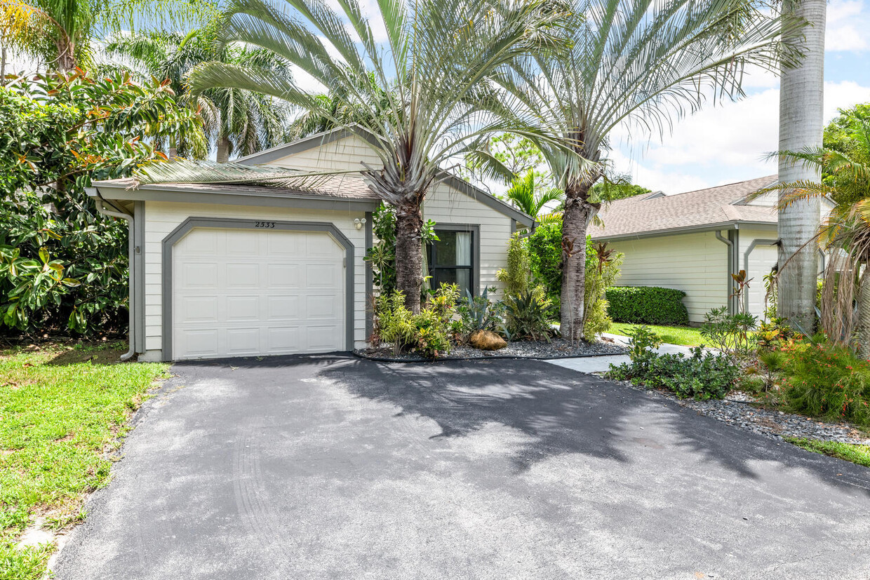 Foto principal - 2533 Bedford Mews Dr
