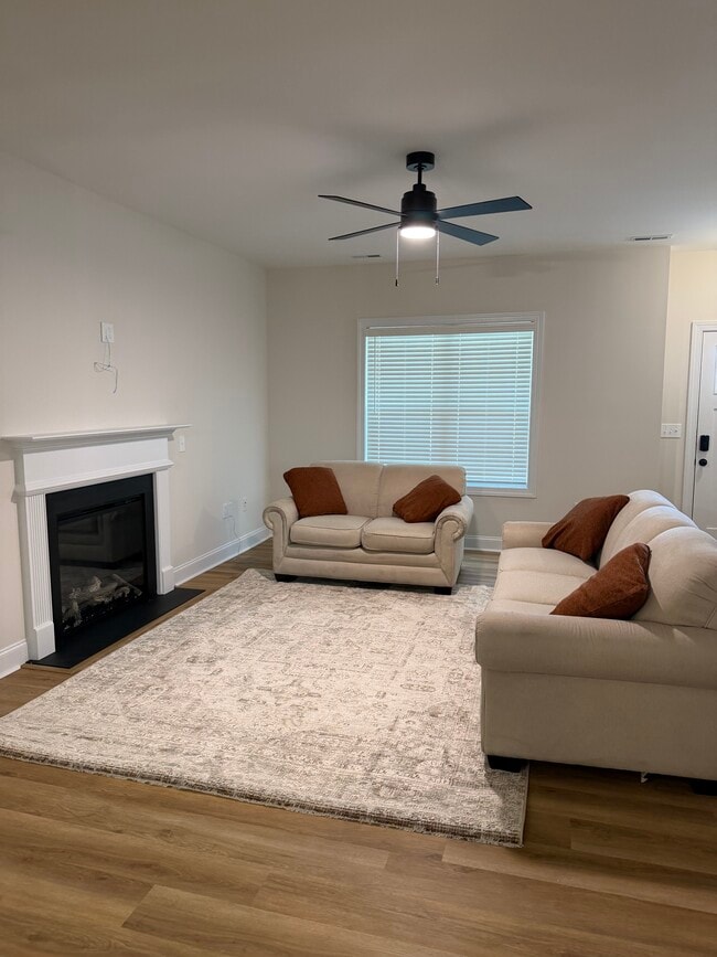 Living room - 765 Union St