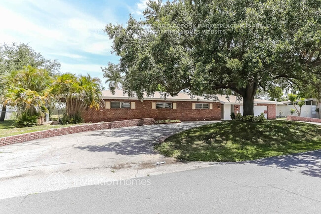 Foto del edificio - 650 NE 5th St