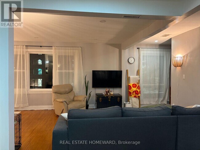 Photo du bâtiment - 158 Millwood Rd