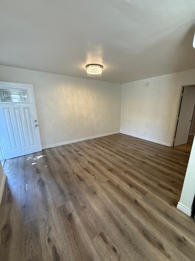 Building Photo - 1711 Miramar St