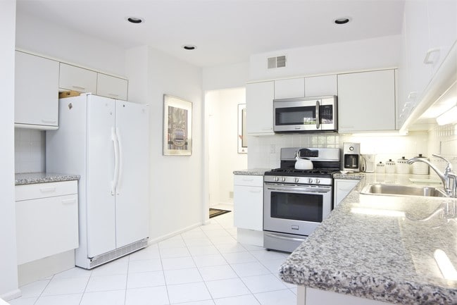 Building Photo - 103 Brook Hills Cir