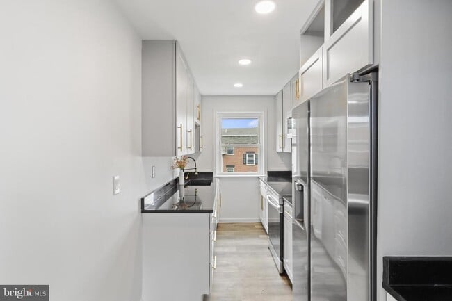 Building Photo - 6188 Greenwood Dr