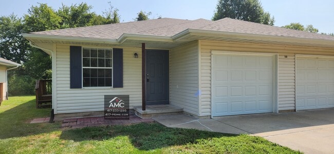 Building Photo - 106 S Maple St