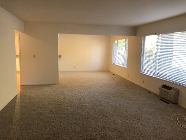 large living/dining room - 2096 Ascot Dr
